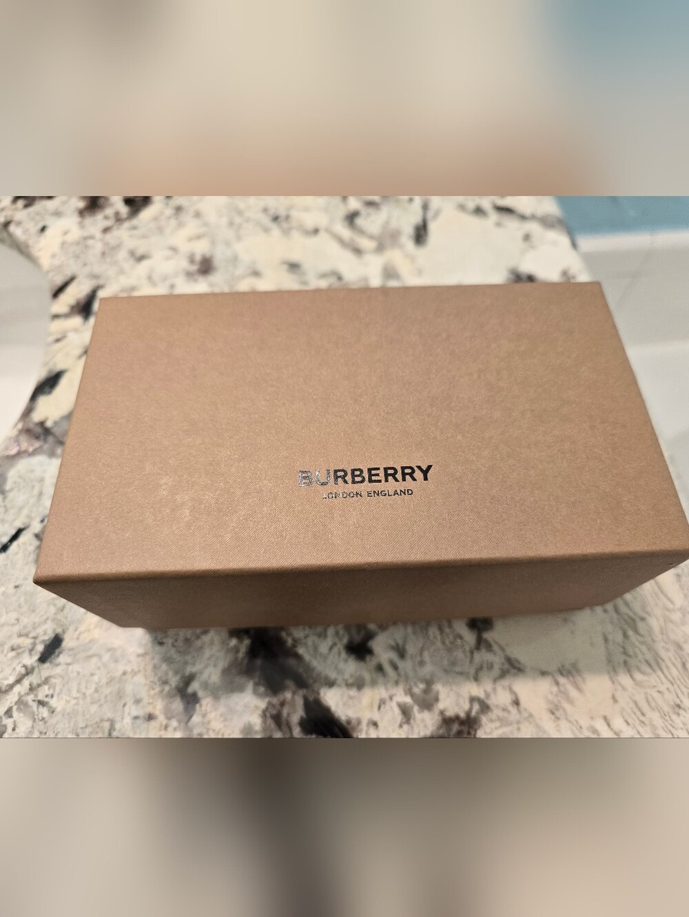 Burberry 55mm Pillow Sunglasses – Black/Dark Grey New In Box - Picture 8 of 8